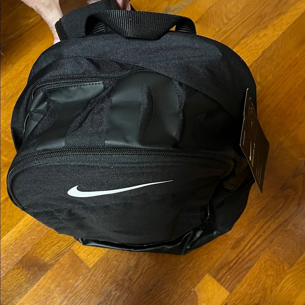 Nike Black and Silver Men's Backpack.  Great straps NWT - Picture 4 of 6